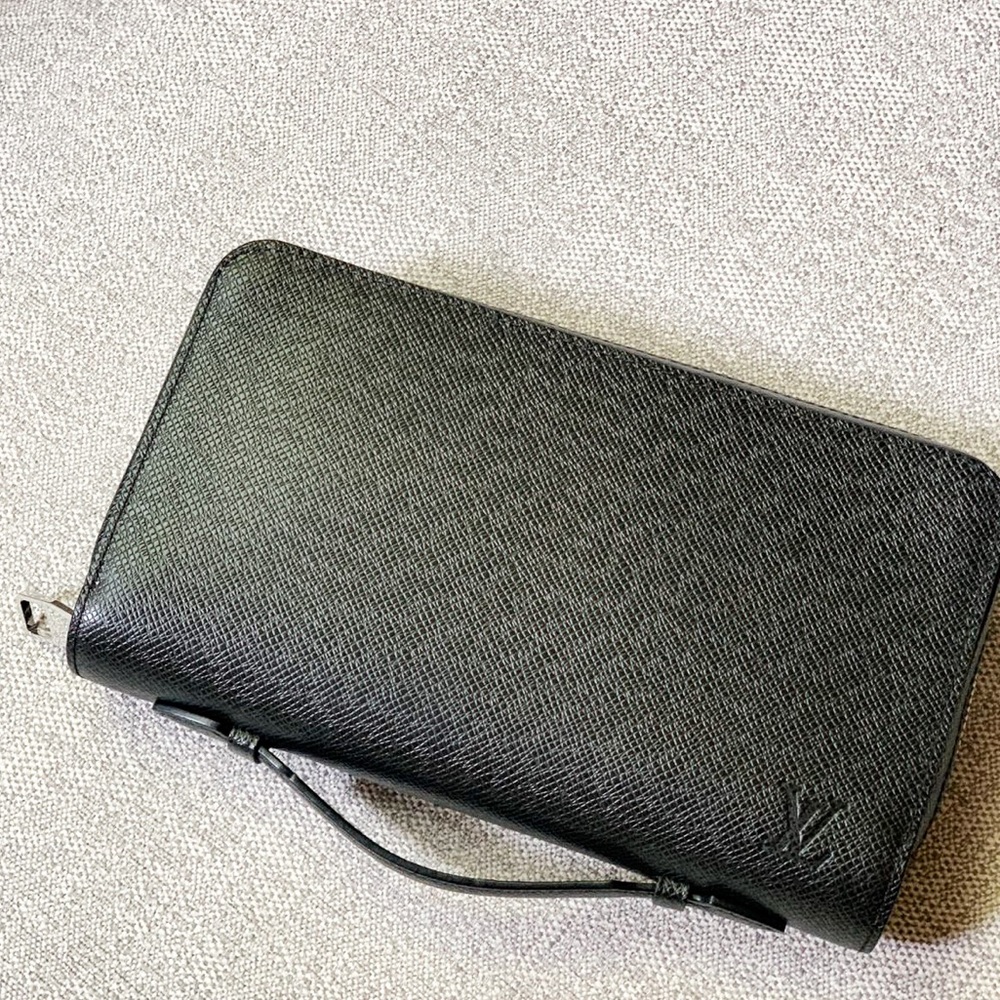 Louis Vuitton Taiga XL Zippy Wallet -Brand New-